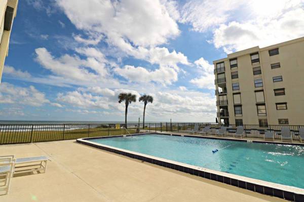 An oceanfront community pool in St. Augustine