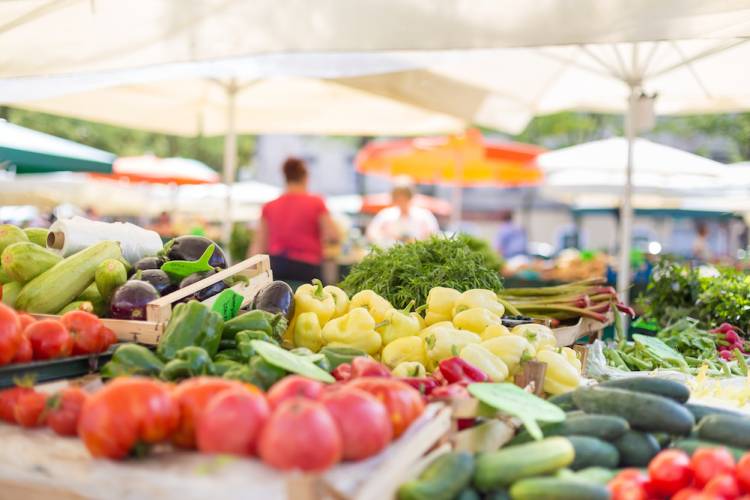 farmers market vegetable stand