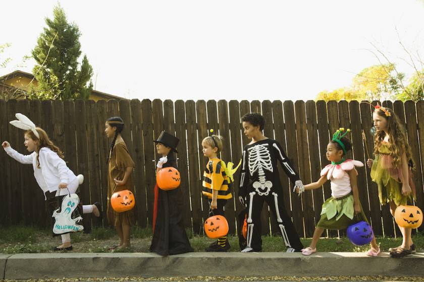 kids out on halloween