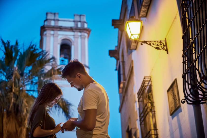 couple looking at cell phone in downtown st augustine